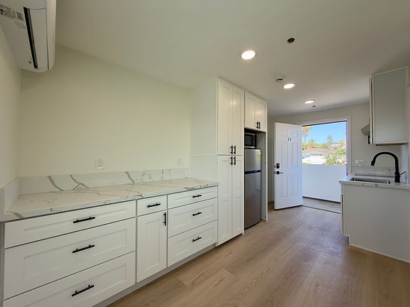 5th image of 6602 Manning St #18