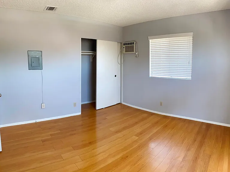 927 S Charlotte Ave #B — Photo 11