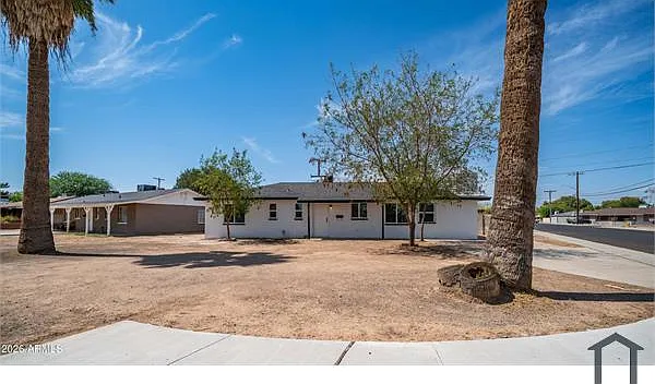 4 bed, 1400 sqft, $2,400 — Photo 3