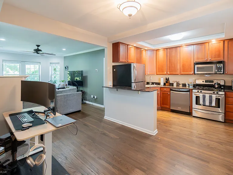2035 W Fargo Ave #2 — Photo 6
