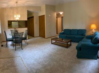 7586 13th St N, Oakdale, MN 55128