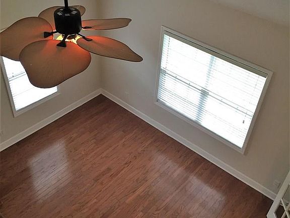 5th image of 122 Cannes Dr SE