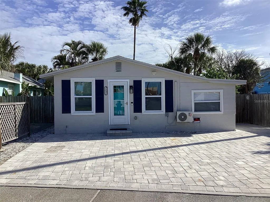 1 bed, 1.0 bath, 450 sqft, $2,100 — Photo 1