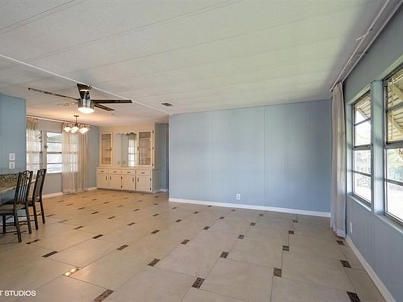 4th image of 158 Dolphin Dr N