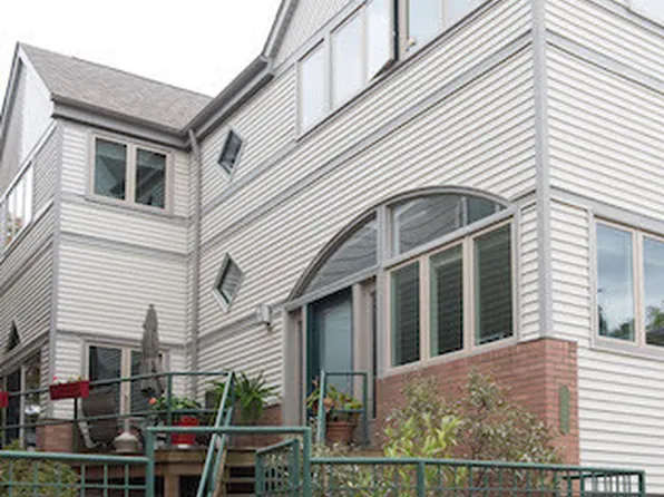 1127 W Cornelia Ave, Chicago, IL 60657