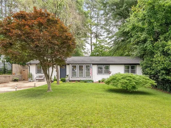 2572 Beverly Hills Dr, Atlanta, GA 30341
