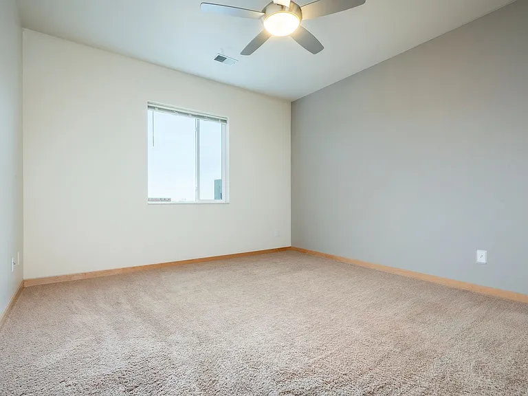 640 W Wilson St — Photo 11