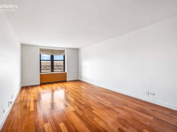 1001 Fifth Avenue image 2 of 8