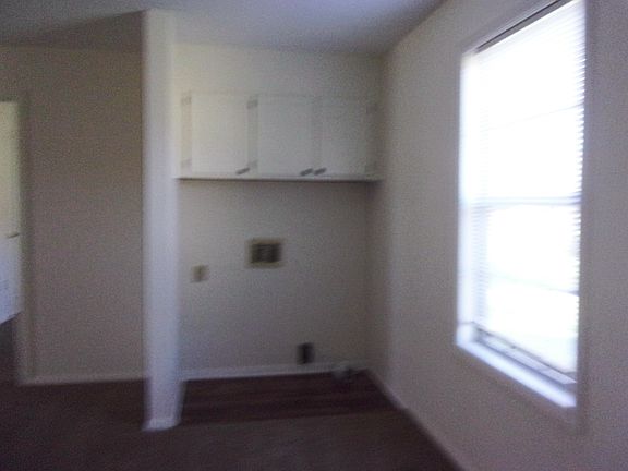 4th image of 831 Meadowlane Dr