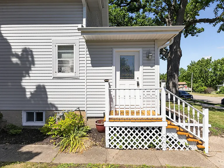 408 E Geneva St — Photo 6