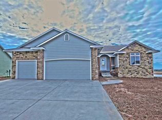 1230 N Lake Ridge Dr, Derby, KS 67037