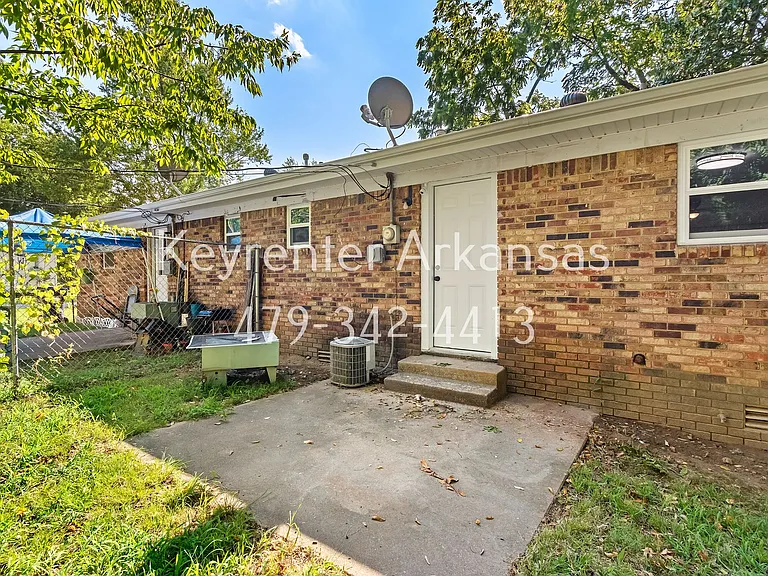 N College Duplex — Photo 22