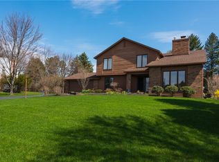69 Framingham Ln, Pittsford, NY 14534