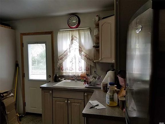 3rd image of 841 Planders Ave