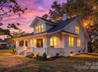 1590 S Center St, Hickory, NC 28602