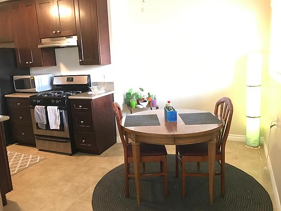 4th image of 341 S Mariposa Ave APT 9
