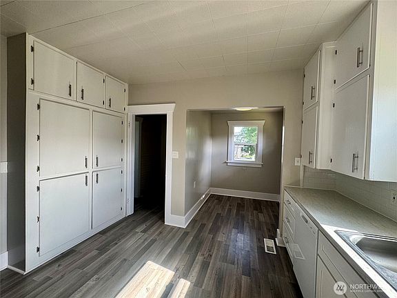 4th image of 605 118th Street S