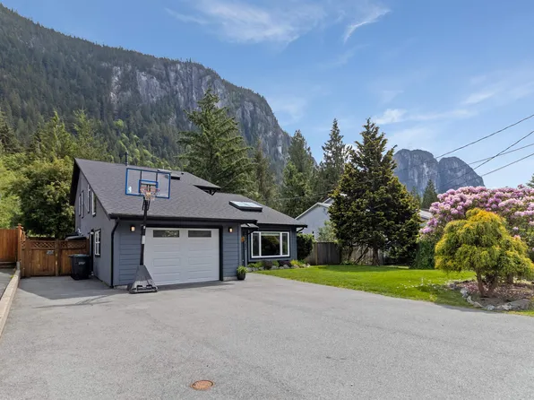 38582 Westway Ave, Squamish, BC V8B 0W4