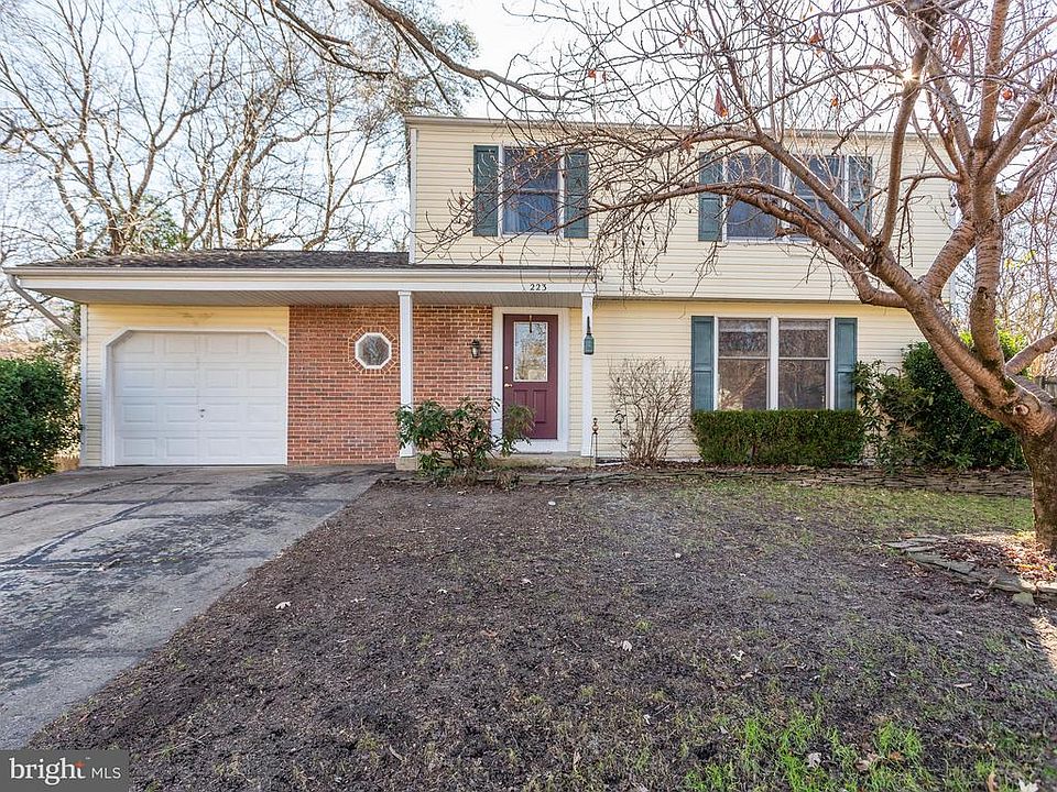 1st image of 223 Newport Dr