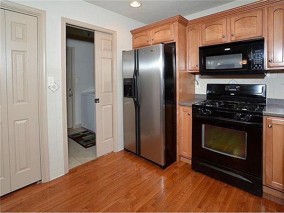 5th image of 1806 Barneby Ct