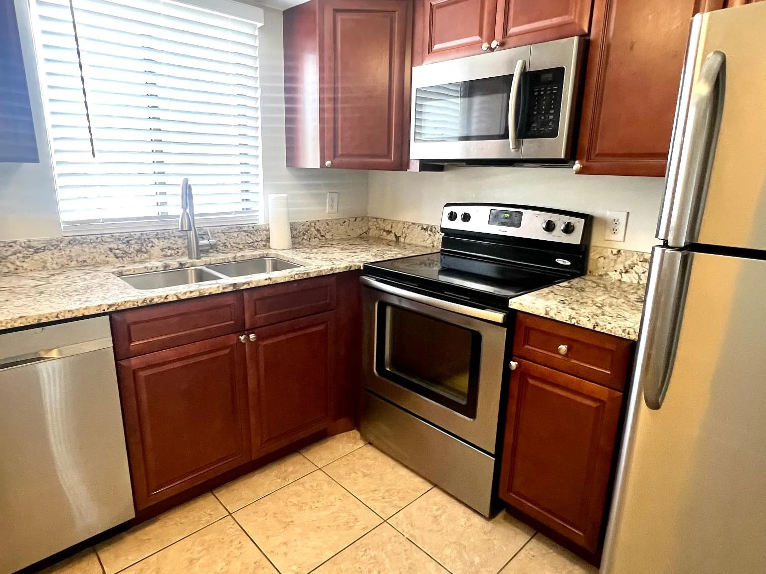 2650 Park Windsor Dr — Photo 2