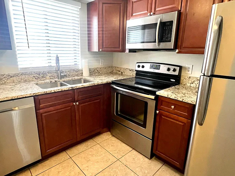 2650 Park Windsor Dr #106 — Photo 2