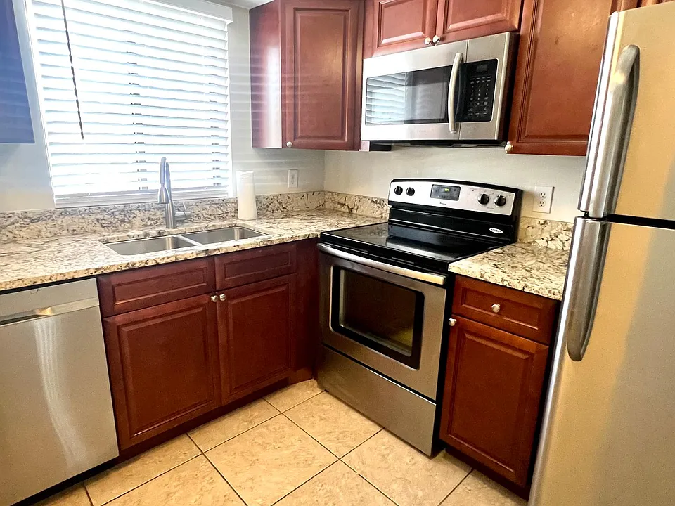 2650 Park Windsor Dr #106