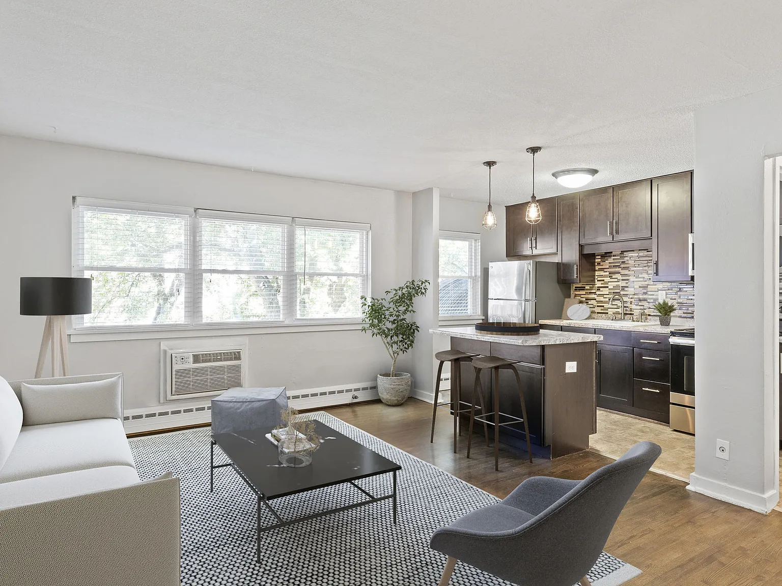 Minikahda Court Apartments — Photo 1