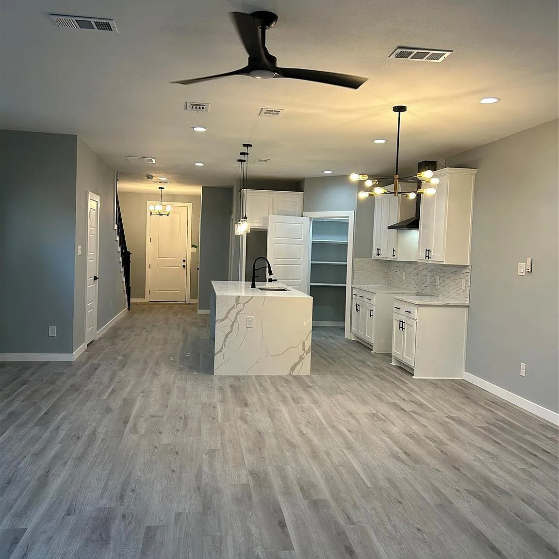 3 bed, 2.5 bath, 2140 sqft, $2,300 — Photo 3