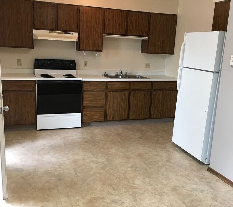 2nd image of 911 Charlo St APT 2