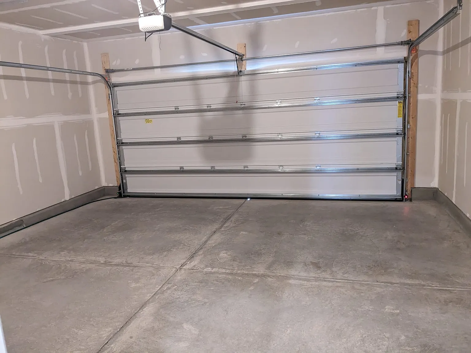 3 bed, 2.5 bath, 1990 sqft, $2,350 — Photo 2