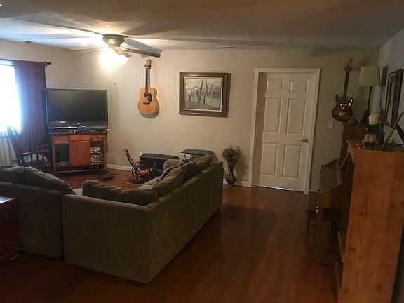 4th image of 8 W Lake Dr