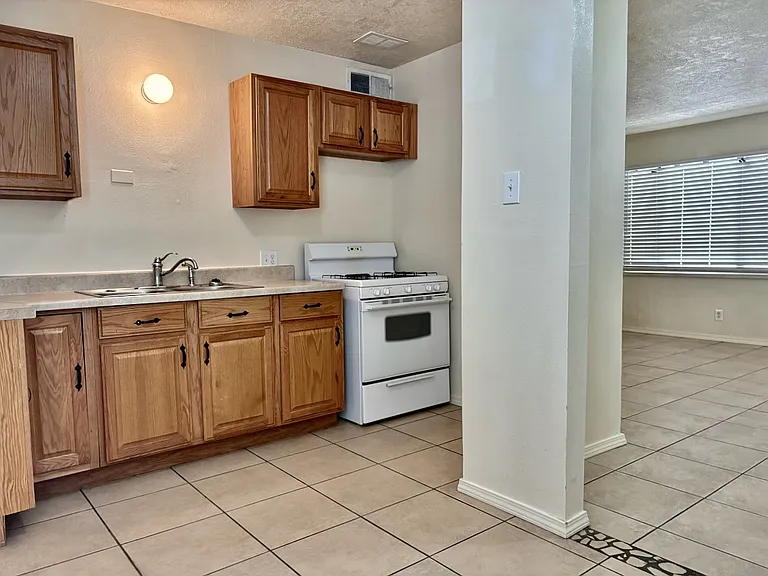 3525 Vail SE - A — Photo 7