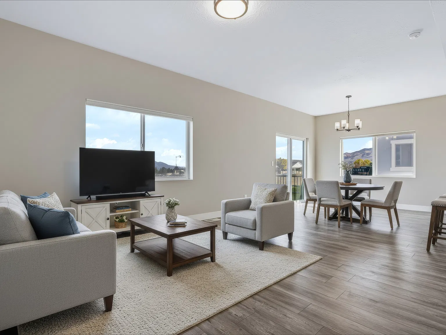 4 bed, 2614 sqft, $2,475 — Photo 4