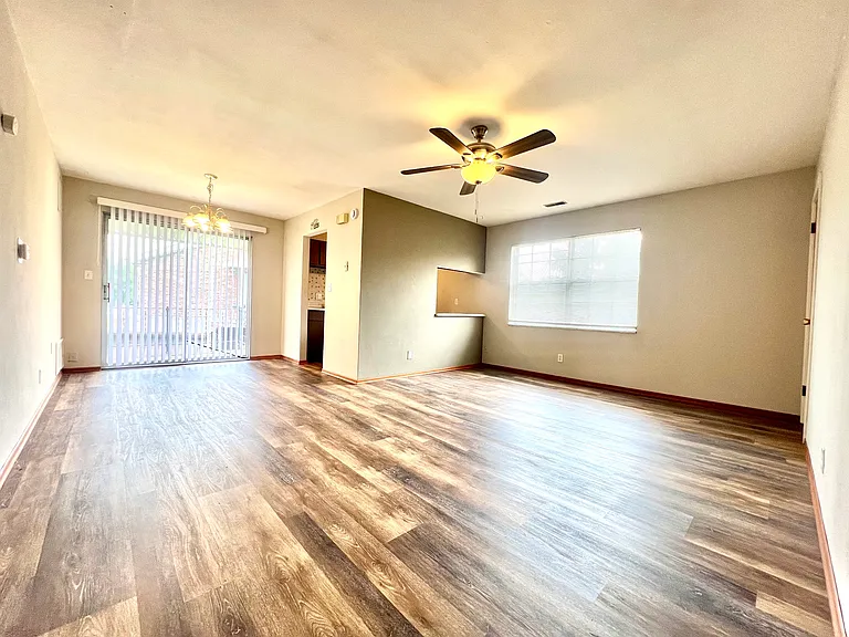 1111 Express Dr #4 — Photo 2