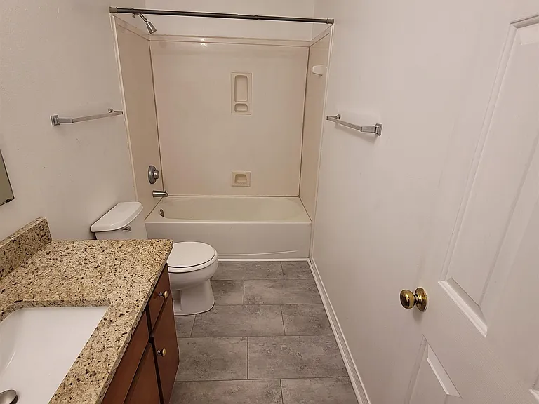 309 E Peachtree Ave — Photo 7
