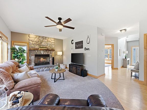 3rd image of 585 Colgate ROAD