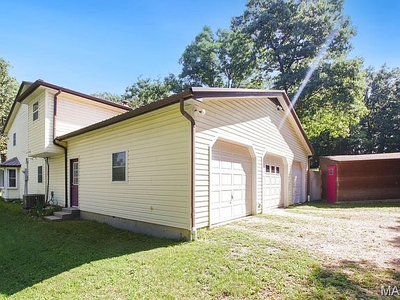 2nd image of 3765 Tower Grove Rd