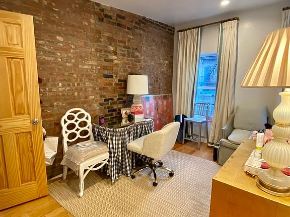 2nd image of 13 Christopher St APT 3R