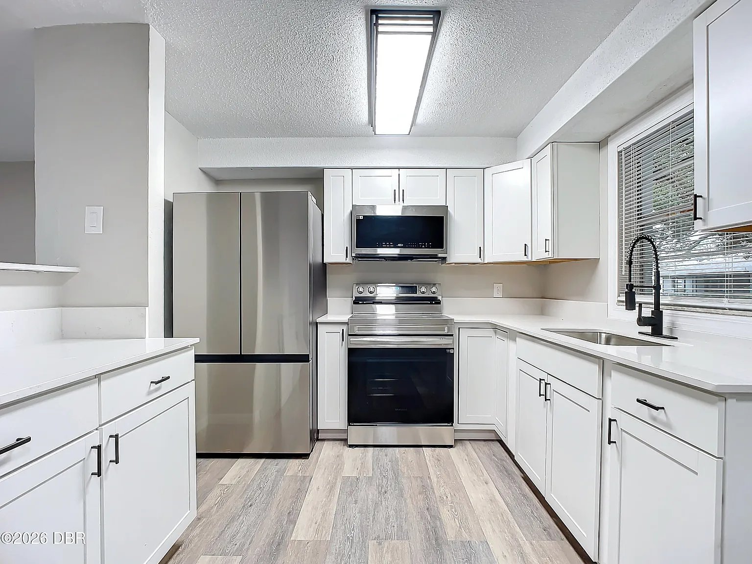 2 bed, 1.0 bath, 1322 sqft, $1,900 — Photo 3