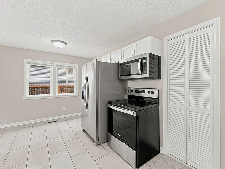 902 Warren Ave — Photo 11