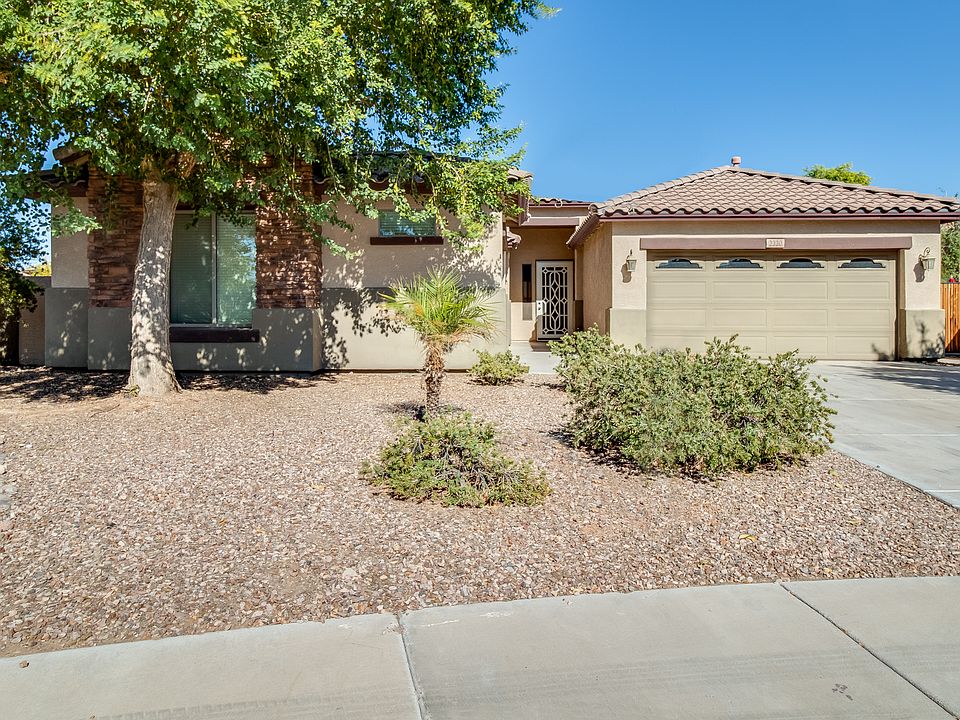 1st image of 2220 E Iris Dr