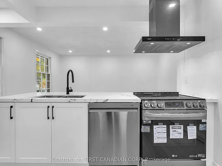 48 Toulon Cres #UPPER — Photo 7