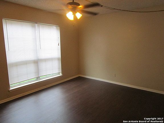 4th image of 210 Amistad Blvd