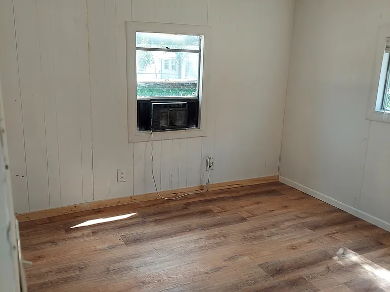 608 Humphrey St — Photo 17