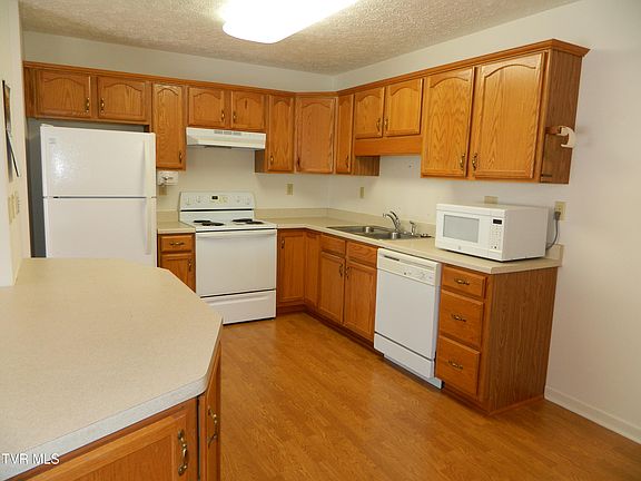 2nd image of 943 Cornerstone Ct