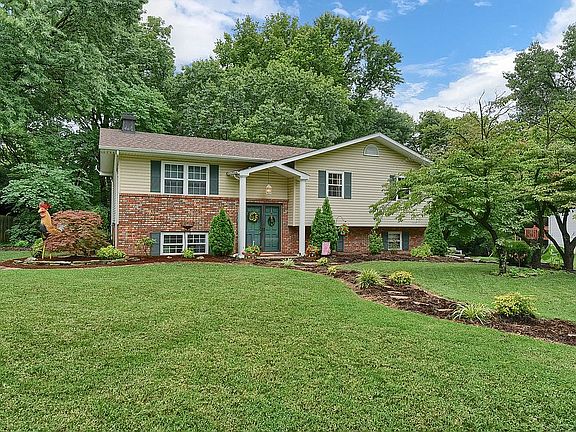 2nd image of 12 Trailridge Ln