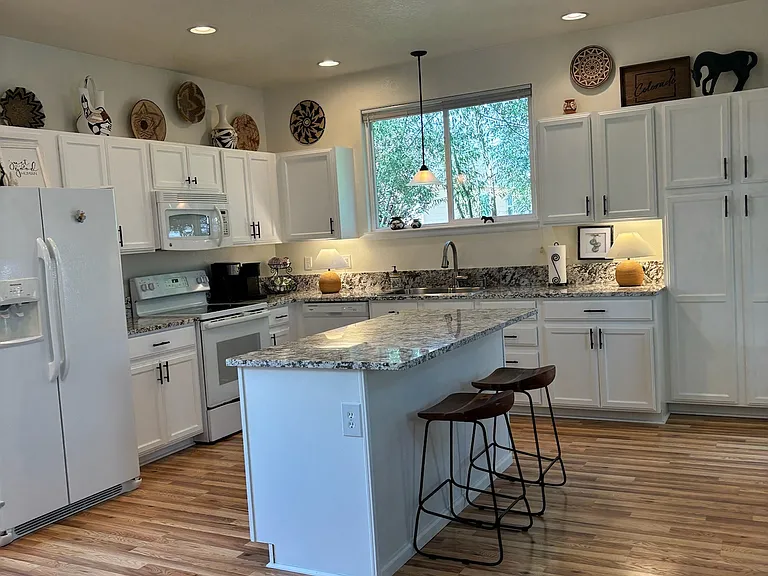2227 Milton Ln — Photo 3