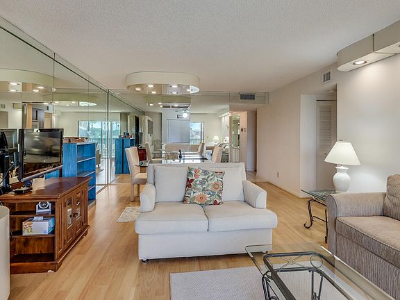 4th image of 6585 Kensington Ln APT 401