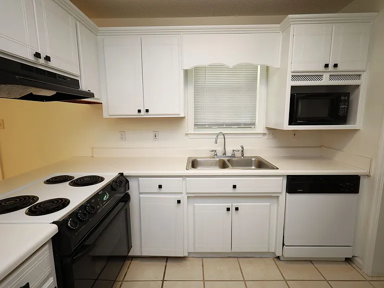 4220 Wilshire Dr — Photo 6